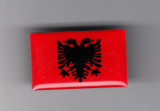 Insigna steag Albania - Editions Atlas, cu pin, Romania de la 1950