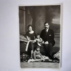 Fotografie tip CP cu părinți și 2 copii din Giurgiu în 1925