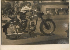 B706 Motocicleta numar Constanta copil poza veche romaneasca comunista foto