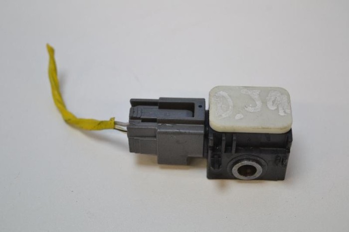 Senzor de impact lateral dreapta HYUNDAI SANTA F&Eacute; II CM 2007 OEM: 95920-2B000 2209860