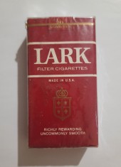 Pachet plin tigari LARK -Made in USA- anii 1970 foto