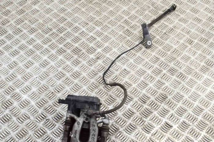 Etrier de fr&acirc;nă dreapta spate OPEL MOKKA 2021 OEM: 9842295180 17780631