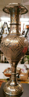 Superbă vaza de dimensiuni impresionante realizata din bronz masiv gravată foto
