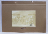 HORA IN FATA MAGAZINULUI DE BAUTURI SPIRTOASE, VINURI, TUTUN - FOTOGRAFIE, 1912