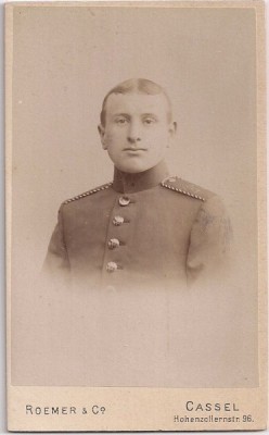 Fotografie tip CDV - perioada interbelica, reprezentand un barbat foto