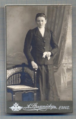 W40 FOTO CABINET -DOAMNA IN TINUTA DE EPOCA-FOTOGRAF A. STRASSNICKY -ENNS foto