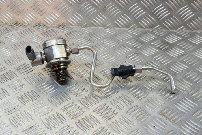 Pompa de combustibil de &icirc;naltă presiune BMW 5 F10 2011 OEM: Sedan | 13722870