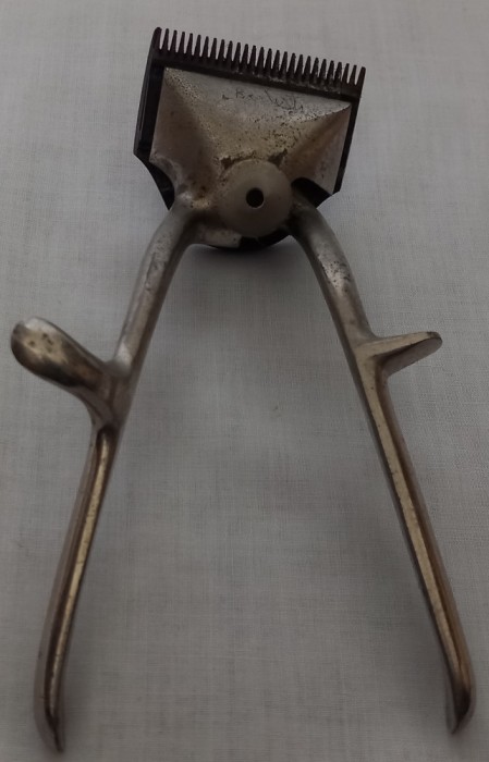 Masina manuala de tuns