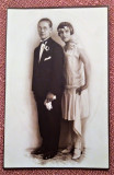 Cuplu tanar. Fotografie veche tip carte postala - Foto-Luvru, Bucuresti, Alb-Negru, Romania 1900 - 1950, Portrete