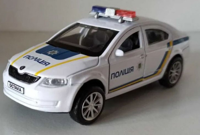 Macheta Skoda Octavia 3 Politia Ucraina - TechnoPark 1/32