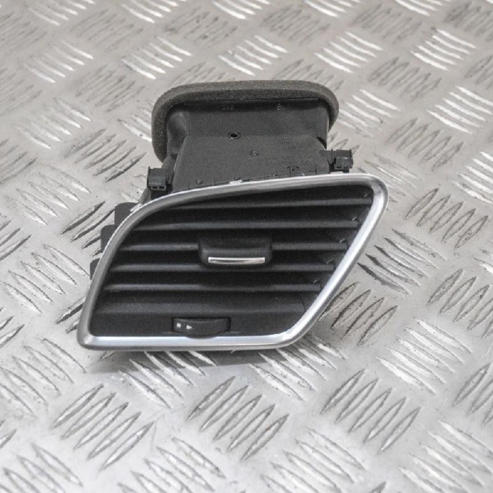 Gura de ventilație planșa de bord AUDI Q3 8U 2015 OEM: 8U2820901B,8U2820901C 2507936
