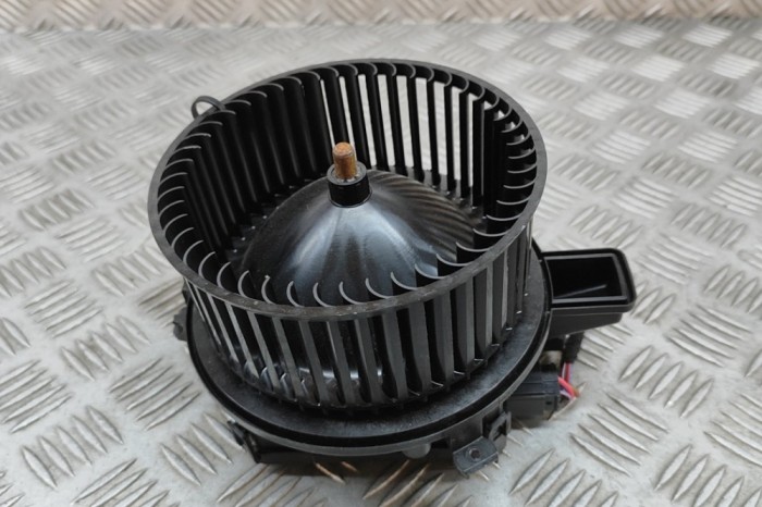 Ventilator aeroterma AUDI Q8 4MN 2021 OEM: 4M1820021C,C24245-109,CZ997010 28798683