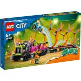 LEGO&reg; City Stuntz - Camion de cascadorie si provocarea cercurilor de foc (60357)
