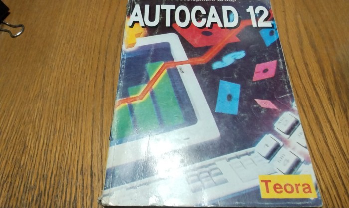 AUTOCAD 12 - Marius Dinescu - Teora, 1995, 763 p