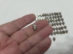 Nasturi metalici vintage pentru rockeri