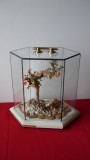 DIORAMA CU CAPAC DE STCLA SI MANER DE BRONZ