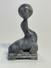 Sculptura animaliera din marmura, foca, atelier european, sfarsit de secol 20