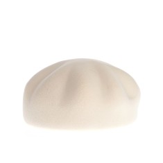 Palarie crem cu design plisat