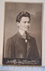 Cabinet card &ndash; Joseph T&ouml;r&ouml;k, București (1907&ndash;1912) &ndash; portret t&acirc;năr &ndash; 16,5&times;10,8 cm