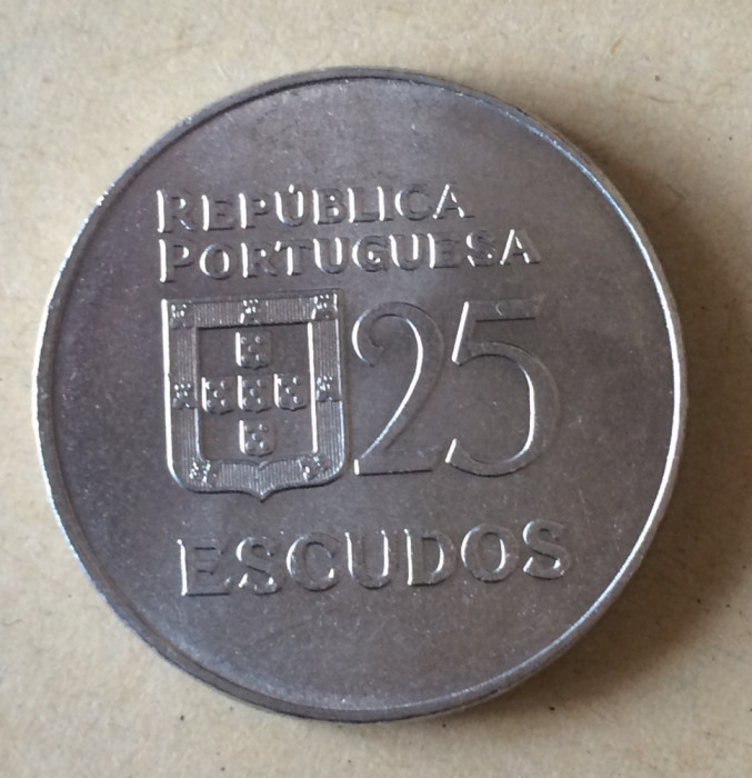 Portugalia 25 escudos 1977 Liberdade democracia