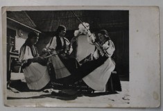 FETE DIN POIANA SIBIULUI IN PORT POPULAR , TORCAND , FOTO . ORIG. J. FISCHER , SIBIU , FOTOGRAFIE TIP CARTE POSTALA , 1941