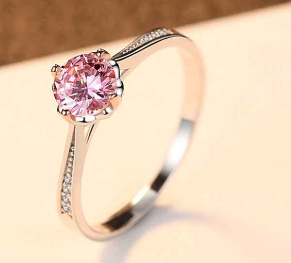 Inel romantic de logodna din argint cu zirconiu roz cod ARG305A