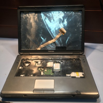 DEZMEMBREZ LAPTOP TOSHIBA L300D -22L DEFECT foto