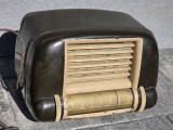 Radio vechi pe lampi, anii '40-'50, carcasa din bachelita. NEFUNCTIONAL!
