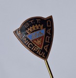 B.T.T. Biroul turism tineret Municipiul Arad - insigna din anii 1970 ( Republica Socialista Romania)