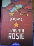 Cravata rosie de Ji-li Jiang