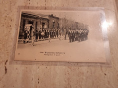 Schimbarea garzii, regiment de infanterie, Carte postala monocroma, perioada interbelica ,stare buna necirculata. foto