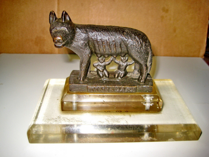 B864-C-Statuieta Lupoaica cu Romulus si Remus Timisoara. Bronz masiv.