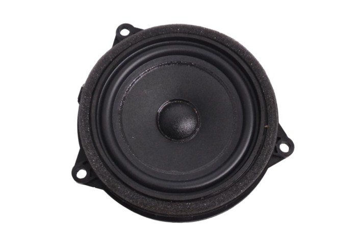 Difuzor ușă dreapta spate BMW 2 Gran Coupe F44 2022 OEM: 8715685,65138715685 17685667