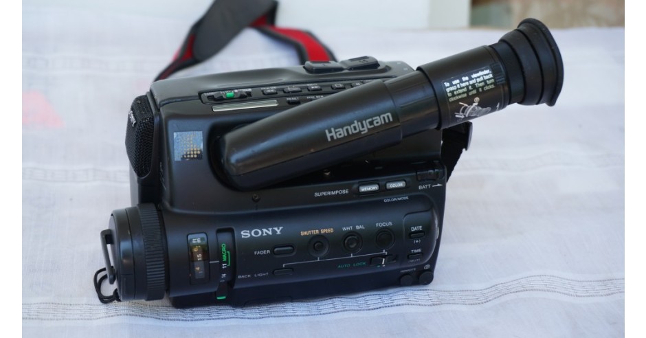 Camera video 8 Handycam SONY CCD-TR55 defecta | arhiva Okazii.ro