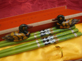 SET DUBLU BETISOARE CHINEZESTI LEMN - CHOPSTICKS CU SUPORT DECOR URS PANDA