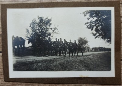 Militari romani in cadrul unui convoi, perioada interbelica// fotografie foto