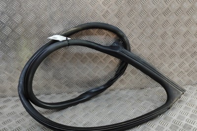 Garnitura ușă dreapta față PORSCHE Taycan 2022 OEM: 9J0831722 | 31802011 foto