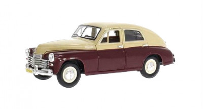 Macheta auto Gaz M20 Pobeda alb/visiniu 1946, 1:24 Lucky Diecast foto