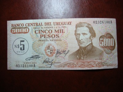 URUGUAY 5 NUEVOS PESOS SUPRATIPAR PE 5000 PESOS 1975 SUPERBA , RARA foto