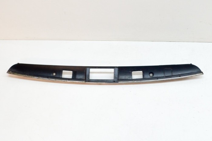 Ornament suport iluminare număr MERCEDES-BENZ C T-Model S204 2009 OEM: A2047400593 13939488