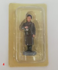 Figurina Armata Rosie - Asistenta Medicala in uniforma de iarna 1941 (4)