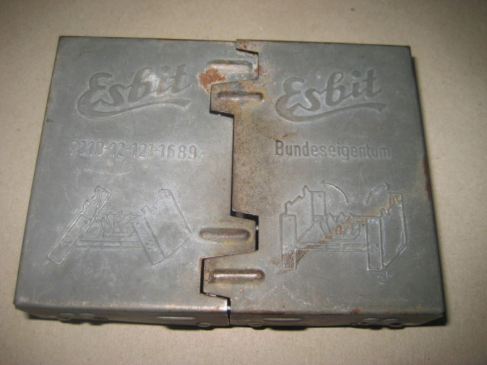 A855-I-WW2-ESBIT-Cutie militara pt. incalzit mancare metal.