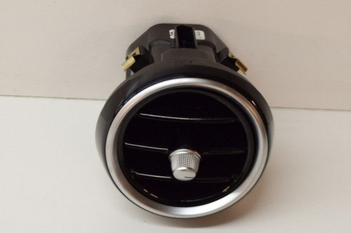 Gura de ventilație planșa de bord MERCEDES-BENZ C W205 2015 OEM: A2058300201 13503916