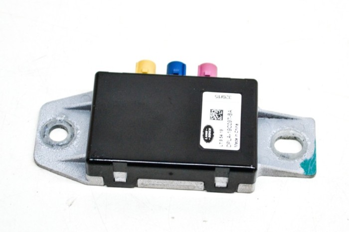 Amplificator de antena JAGUAR F-TYPE Coupe X152 2016 OEM: DPLA-19C097-BA 12166193
