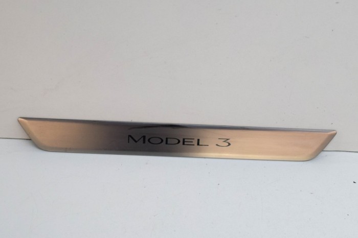 Ornament prag dreapta față TESLA MODEL 3 2019 OEM: 1504763-00-A 21572937