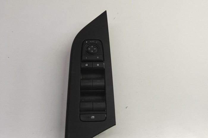 Buton geam ușă dreapta față TOYOTA C-HR _X2_, _H2_ 2023 OEM: 84040-47100 | 30770396