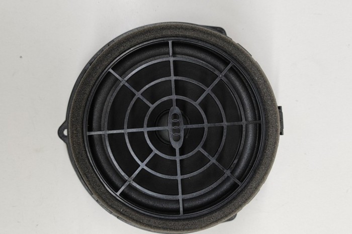 Difuzor ușă dreapta spate AUDI Q5 8R 2015 OEM: 8R0035411 22292509