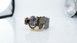 Cumpara ieftin Inel Masiv din Argint 925 Patinat E i Aur cu Safir E i Granat , Volcanic Texture Ring