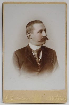 BRAILA , STUDIO FOTO G.I. MAISNER , DOMN CU MUSTATA SI CRAVATA , FOTOGRAFIE CABINET , SFARSITUL SEC. XIX foto