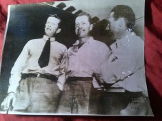 Fotografie de Presa 1937 - Piloti militari Sovietici : M.Gromoff (erou national) ,A.Yumoshef si Lanlin , 20,5x16,5cm, stampile verso ,usor miscata si